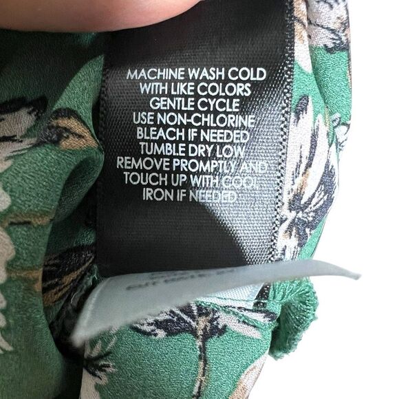 Torrid Floral Button Front Blouse Green Black White Women’s Size 2 (2X) - Picture 7 of 11